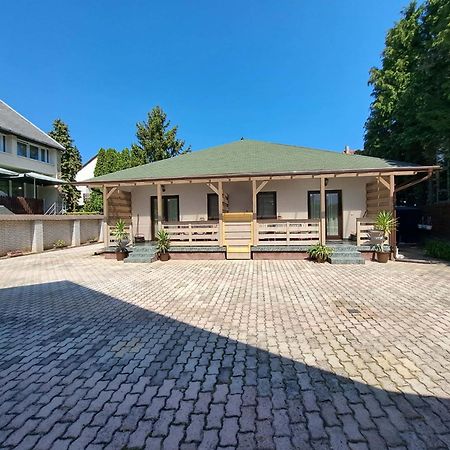 Istvan Apartmanok 凯斯特海伊 外观 照片