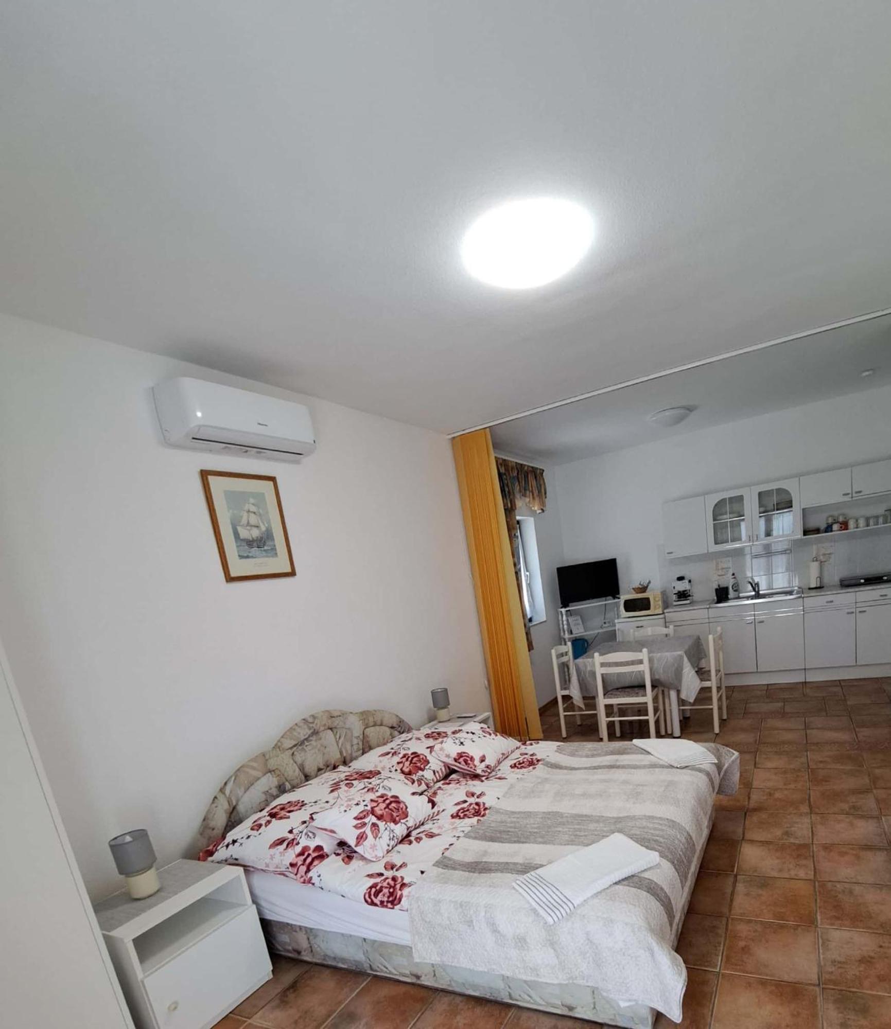 Istvan Apartmanok 凯斯特海伊 外观 照片