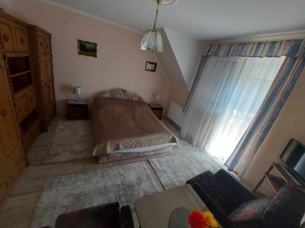 Istvan Apartmanok 凯斯特海伊 外观 照片